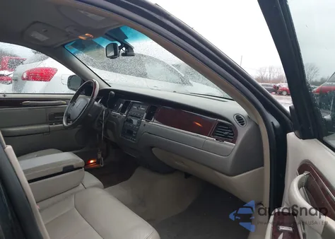 2009 Lincoln Town Car Signature Limited из США, поврежденный, VIN 2LNHM82V99X601271